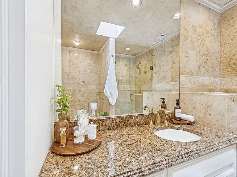 4556 Belclaire Ave — Photo 30