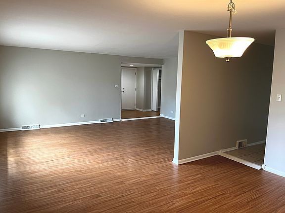 4th image of 1041 W Iowa St