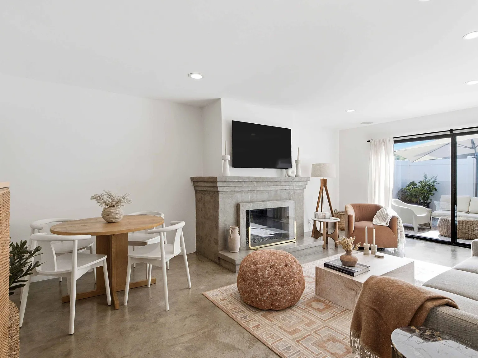 2 bed, 2.5 bath, 1200 sqft, $6,750 — Photo 2