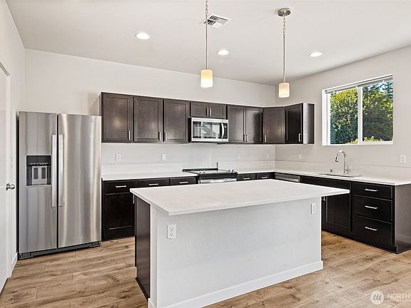 3rd image of 3604 Creekside Drive