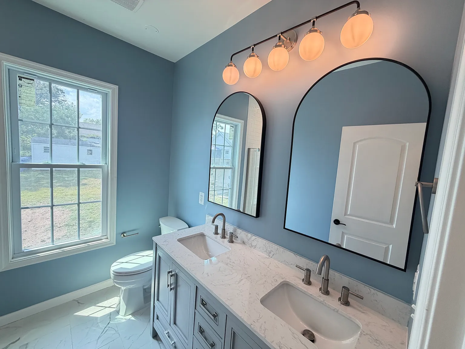 5 bed, 2050 sqft, $2,995 — Photo 3