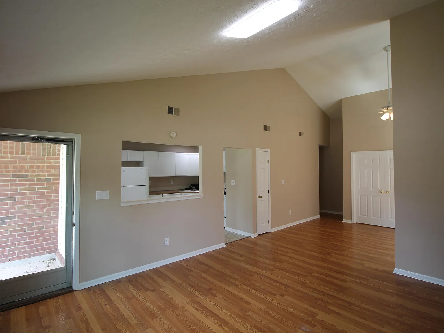 3 bed, 2.0 bath, 1263 sqft, $1,800 — Photo 4