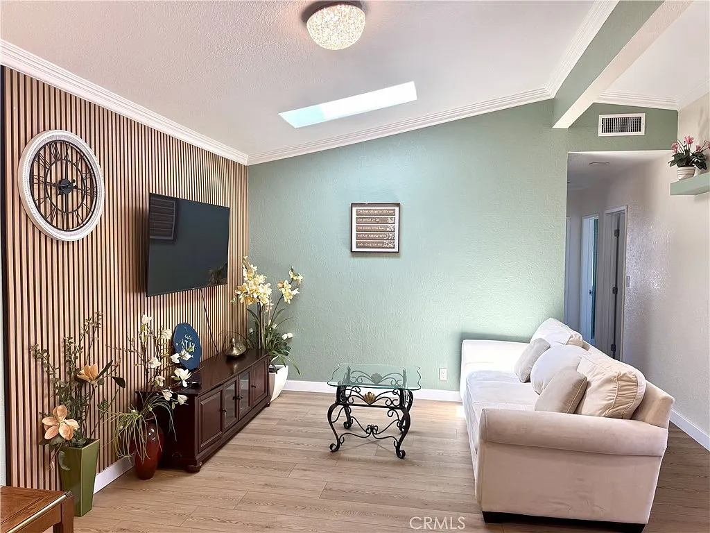 4 bed, 1400 sqft, $3,950 — Photo 2