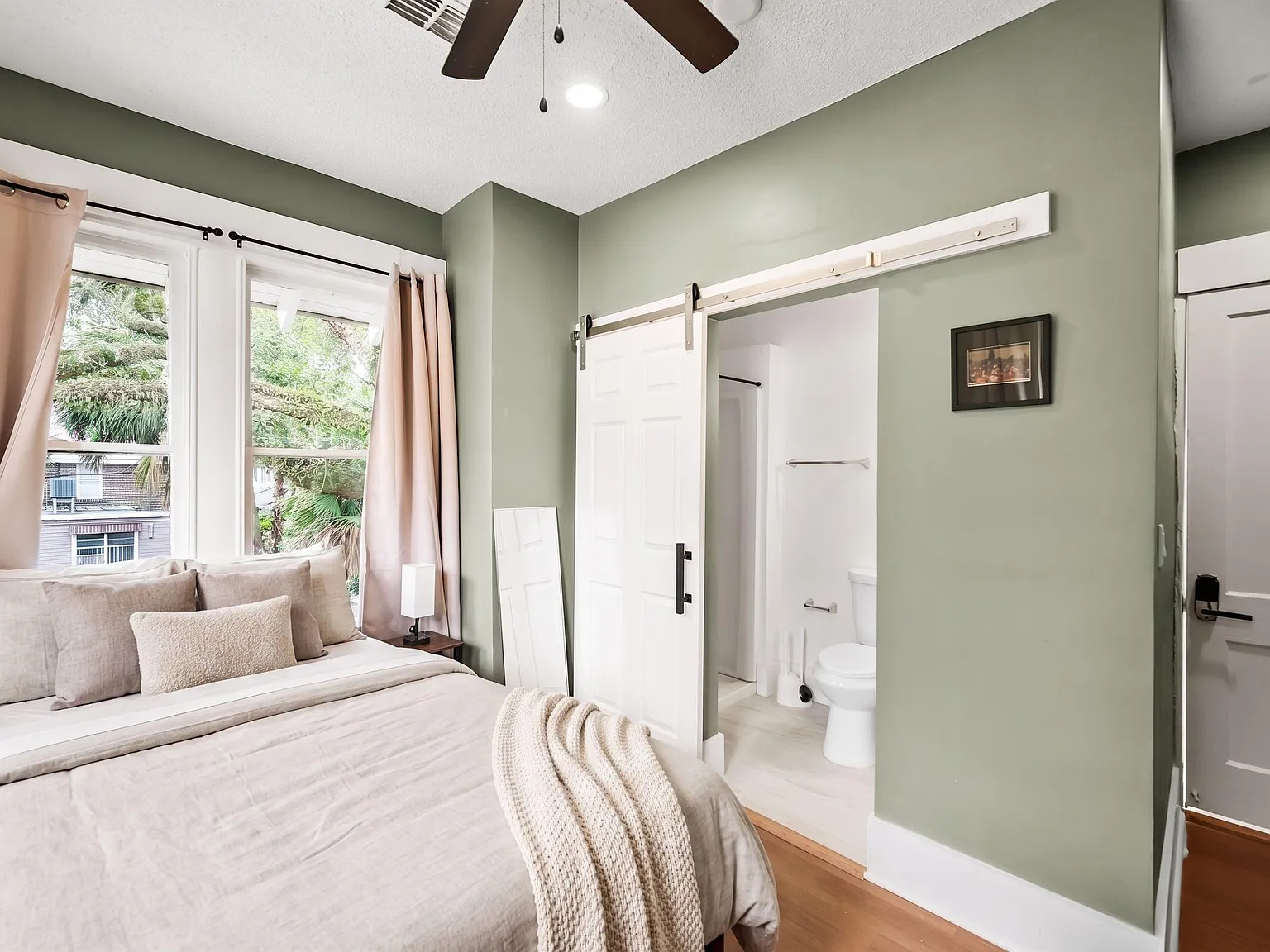 4 bed, 3.0 bath, 1674 sqft, $1,122 — Photo 1