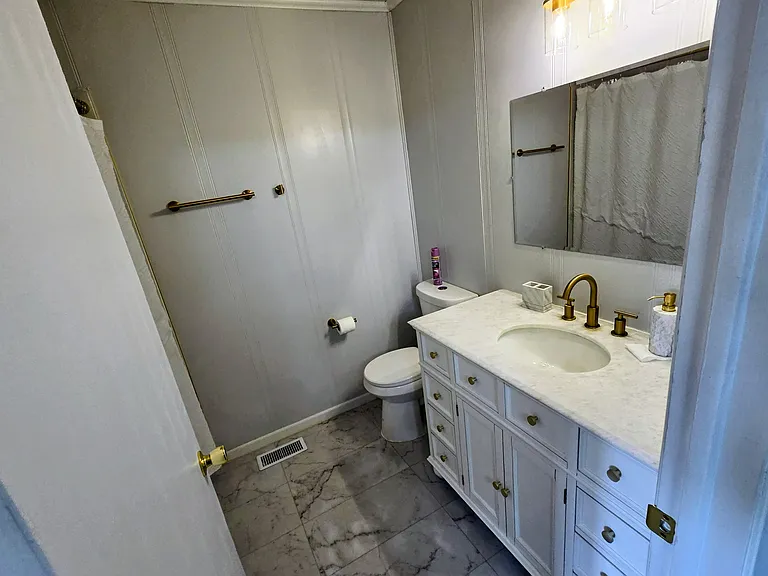 800 W Beechtree Ln — Photo 19