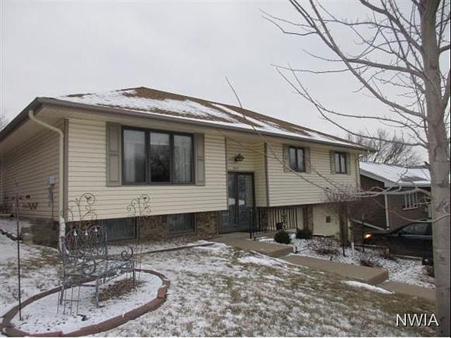 1st image of 3260 Viking Dr