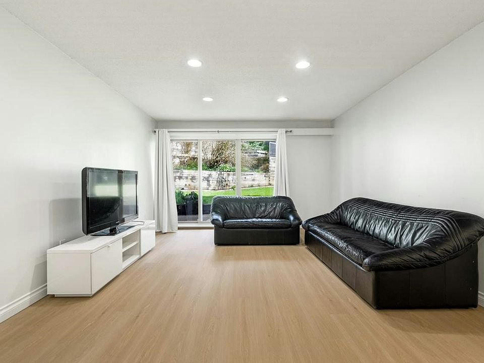 1st image of 9857 Manchester Dr #101