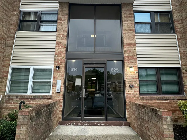 614 Sharon Garden Ct #614 — Photo 12
