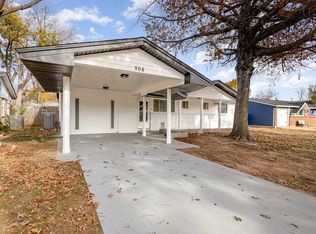 904 Dee Ln, Bedford, TX 76022