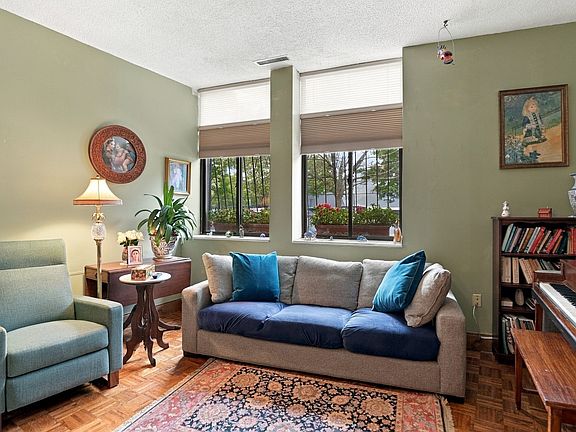 5th image of 99 Gove St APT 1