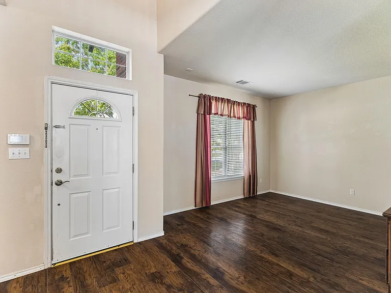 2404 Kristen Ln — Photo 4