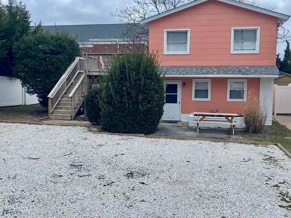 17 E Connecticut Ave, Somers Point, NJ 08244