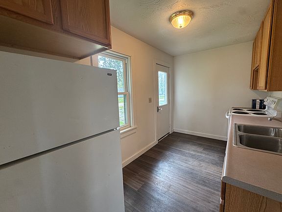 4th image of 126 Hemlock Rd