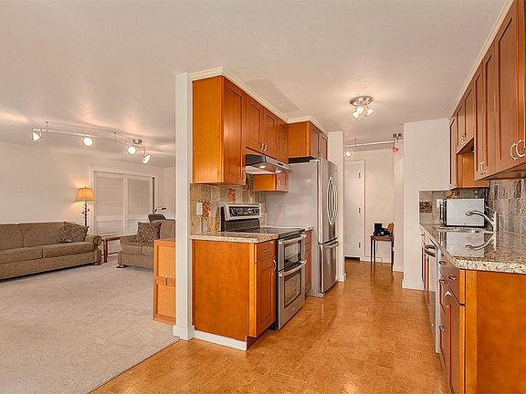 4th image of 5818 NE 70th St APT A207