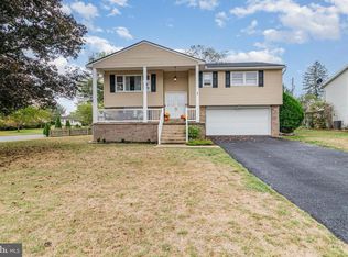 2 Cumberland Dr, Carlisle, PA 17013