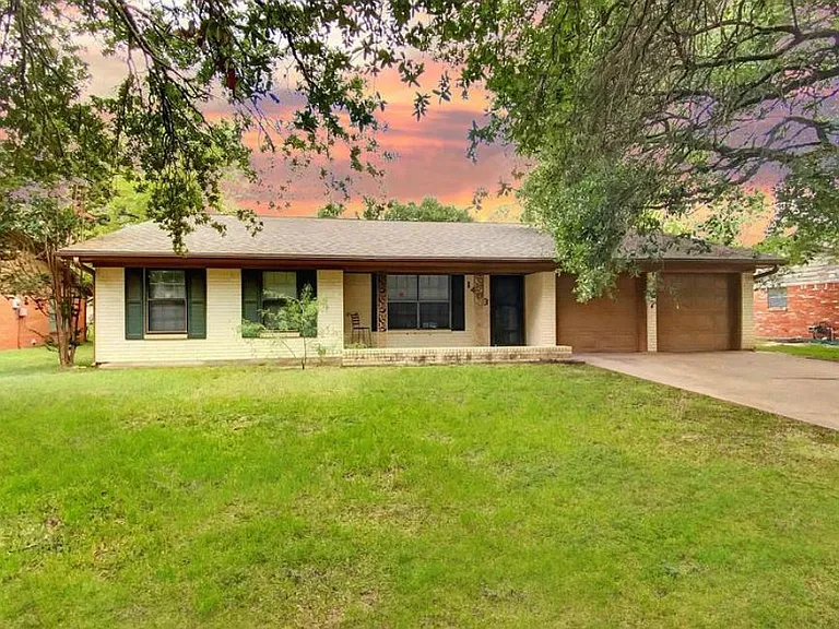 1403 Village Dr — Photo 1