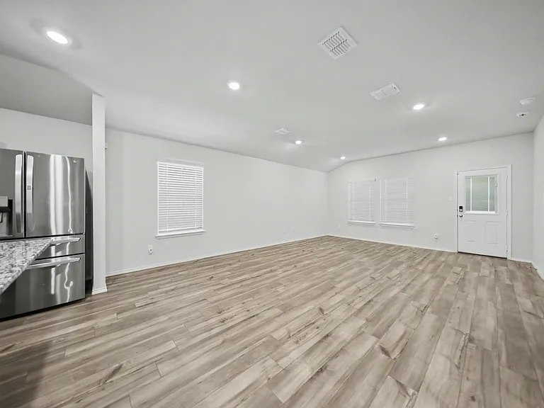 1100 Ottoman Loop — Photo 7