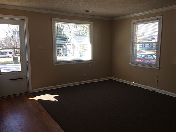 2nd image of 606 Waugh St #B