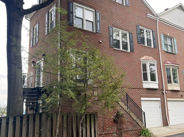 4105 Cherry Hill Rd, Arlington, VA 22207