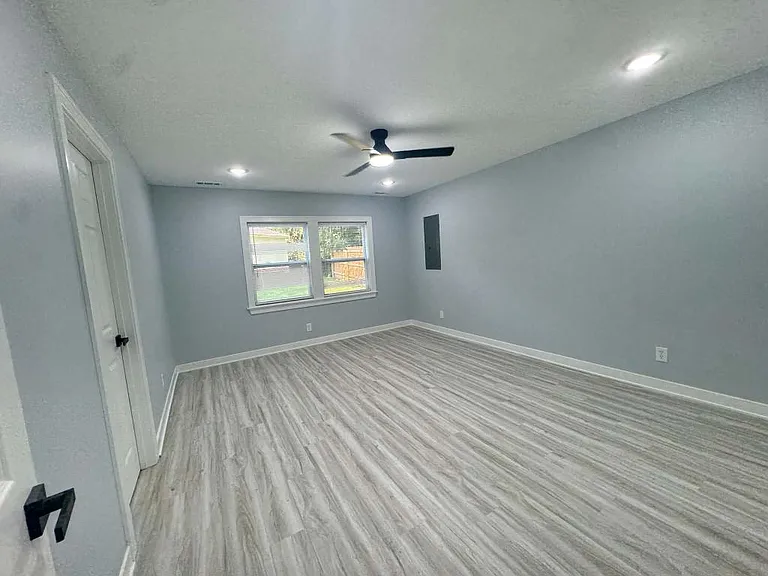 2813 S 48th St — Photo 15