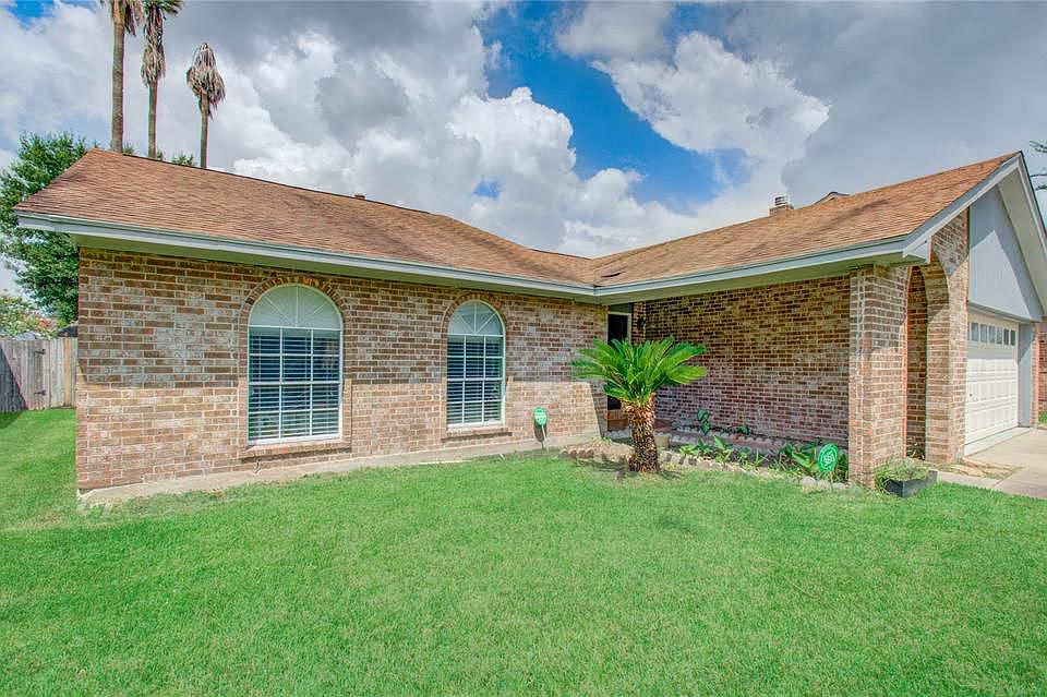 1st image of 3814 Green Crest Dr