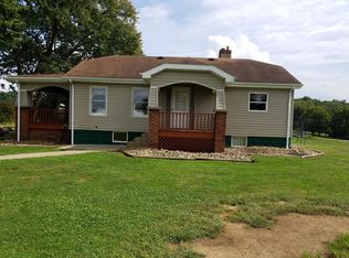 108 Riverview St, Ellwood City, PA 16117