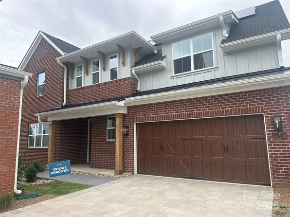 916 Coast Dr, Tega Cay, SC 29708