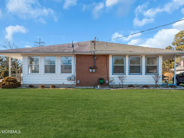 4 Yellowstone Drive, Toms River, NJ 08753