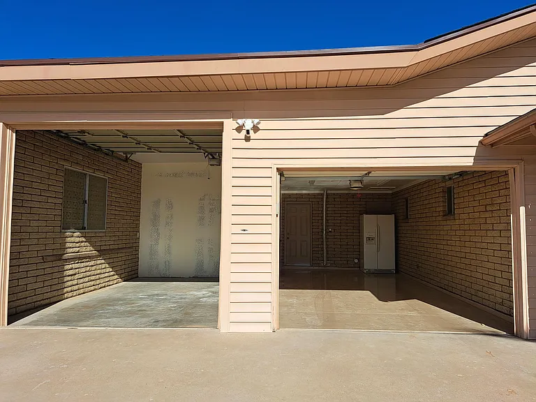 2-car enclosed garage