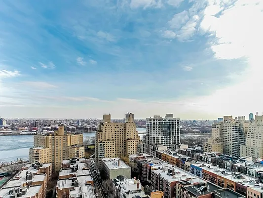 Sold by Sotheby's International Realty | media 16
