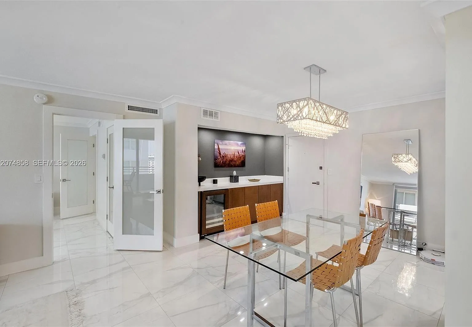 Oceanside Plaza Condo — Photo 4
