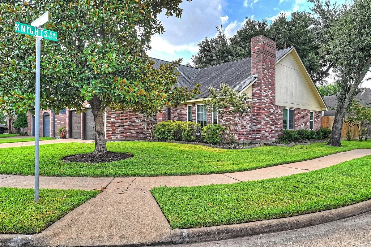 Building Photo - 9859 Meadow Bend Ln