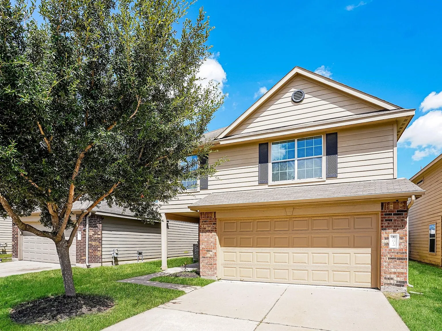 3 bed, 2.5 bath, 1777 sqft, $1,995 — Photo 2