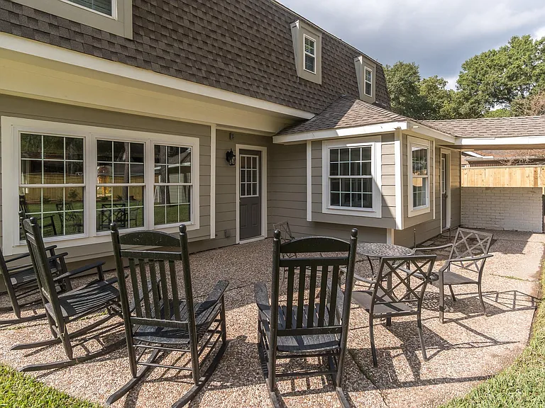 726 Thistlewood Dr — Photo 29