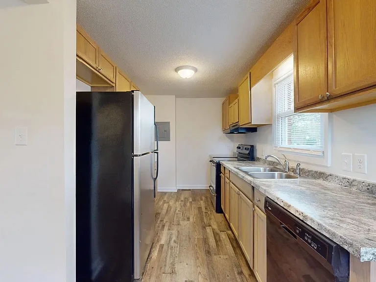 1906 Leslie Campbell Ave — Photo 7