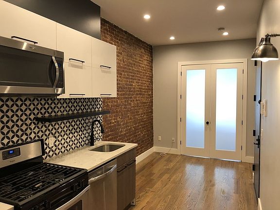 3rd image of 365 Palmetto St #1
