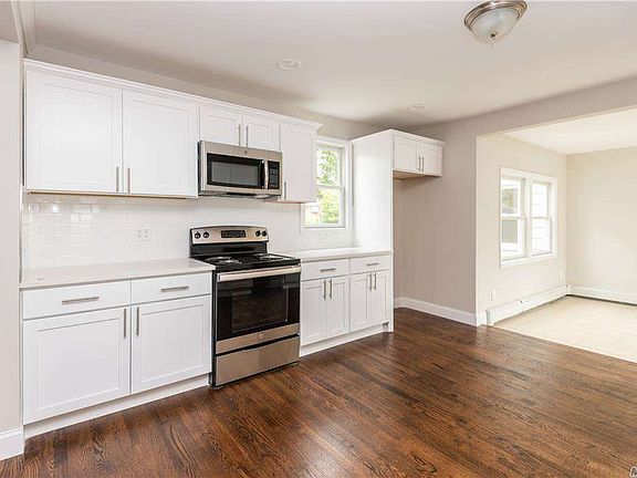 5th image of 516 New Hyde Park Rd