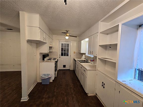 3rd image of 905 Willowbrook St