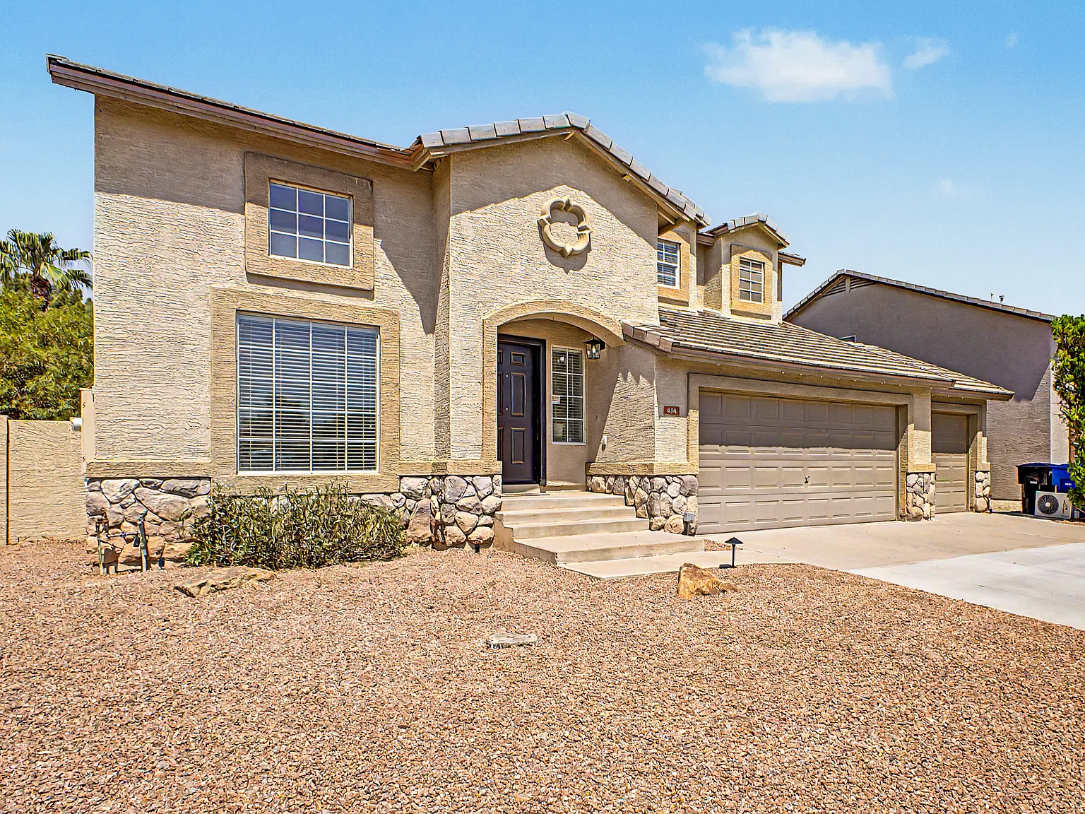 5 bed, 2116 sqft, $3,500 — Photo 2