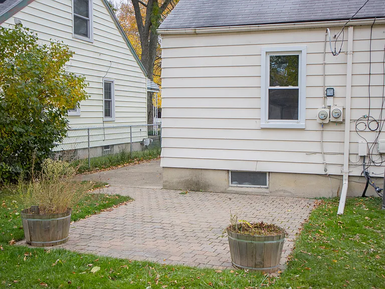 912 N Edison Ave — Photo 23