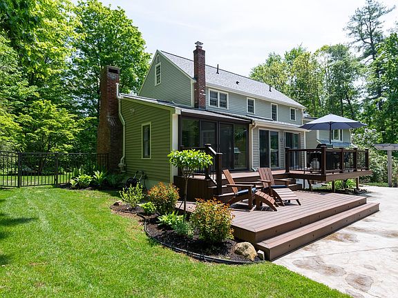 3rd image of 13 Candlewood Drive