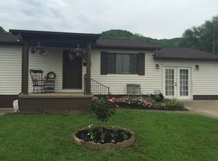 521 5th Ave N, Hometown, WV 25109