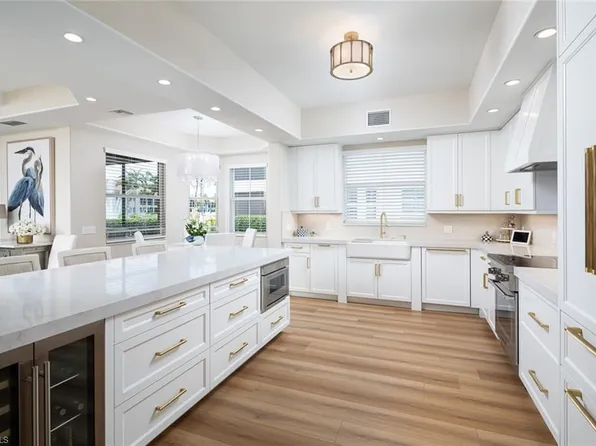 575 Avellino Isles CIR #102, NAPLES, FL 34119