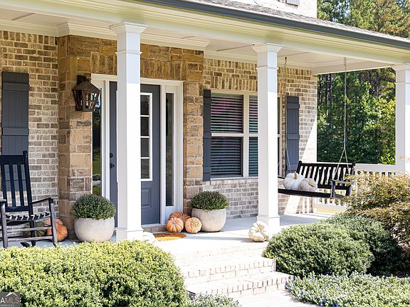 3rd image of 620 Creekside Trce