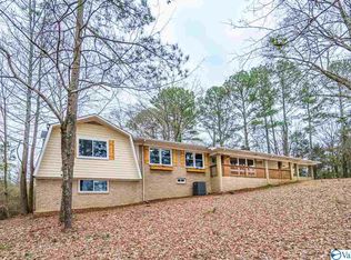 945 Kay Rd, Laceys Spring, AL 35754