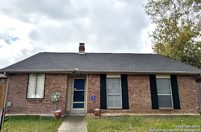 3 bed, 2.0 bath, 1357 sqft, $1,795 — Photo 1