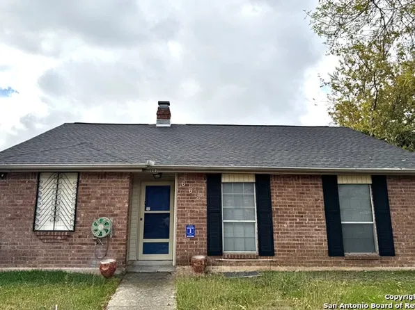 663 Fern Meadow Dr, Universal City, TX 78148