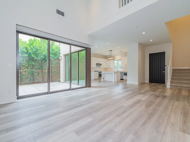 133 Lomita — Photo 3