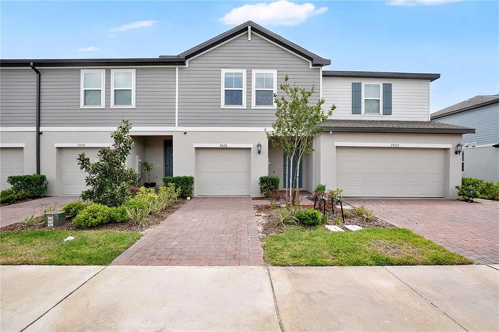 3 bed, 2.5 bath, 1489 sqft, $2,485 — Photo 3