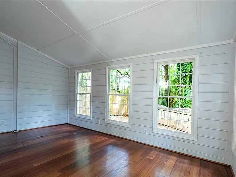 2916 Governors Ct — Photo 13